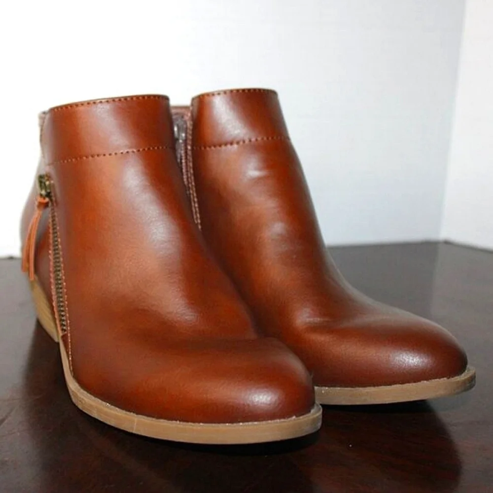 Arizona Brown Faux Leather Ankle Boots | Side Zip | Size 6 | Fall/Winter Staple